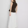 Top bez rękawów z peplum i dekoltem w serek