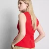 Top bez rękawów z peplum i dekoltem w serek