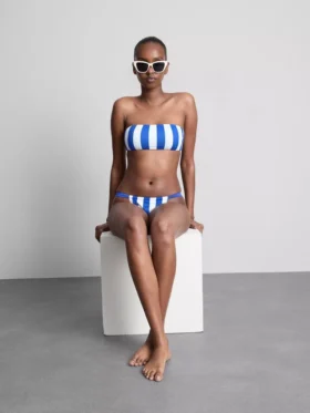 Top bikini typu bandeau z nadrukiem