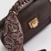 Torba na ramię z detalem w postaci szalika