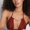 Trójkątny top bikini z łańcuszkiem