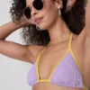 Trójkątny top bikini z kontrastowym marszczeniem