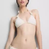 Trójkątny top bikini z trójwymiarowymi kwiatami